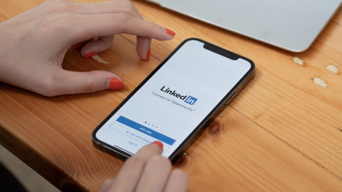 What is LinkedIn – a Beginner’s Guide. The Most Important Functions.