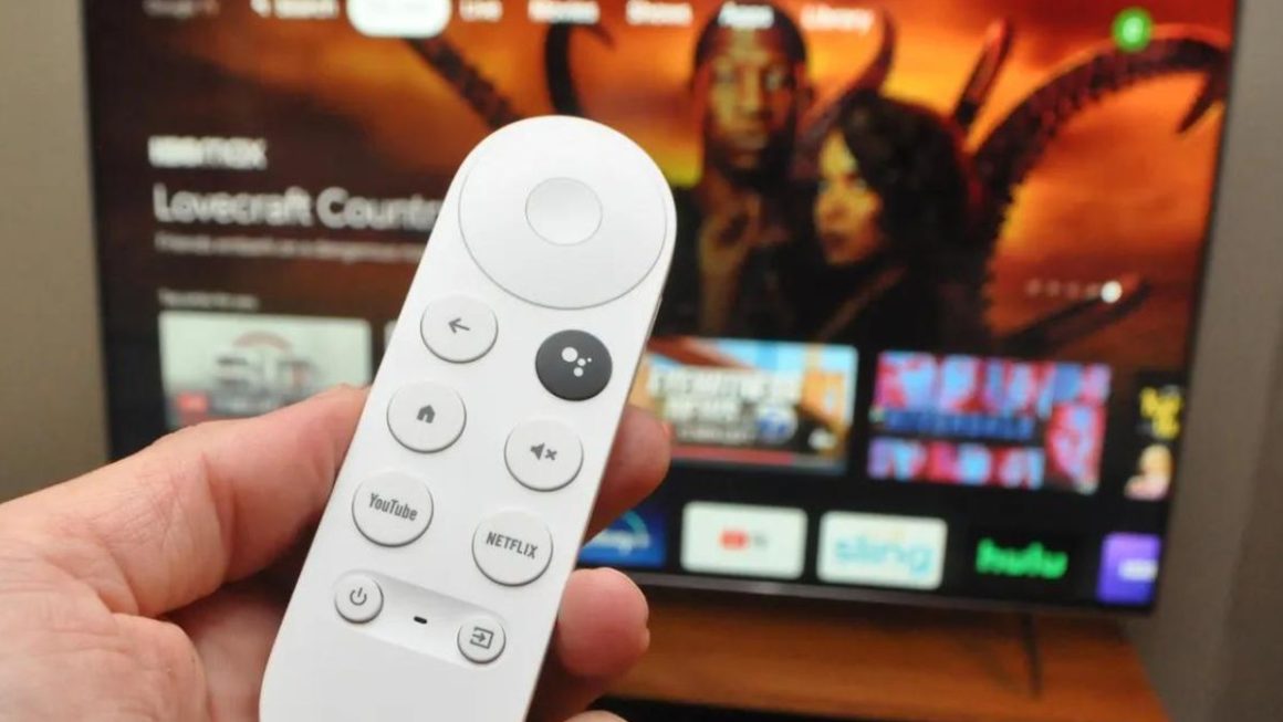 Google Chromecast Turns Your Old TV Into a Smart TV